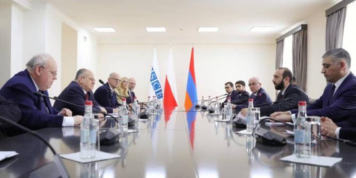 Состоялась беседа министра ИД Армении Арарата Мирзояна с действующим председателем ОБСЕ, министром ИД Польши Збигневов Рау