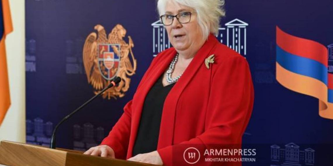 Марина Кальюранд призвала Азербайджан немедленно отвести свои войска