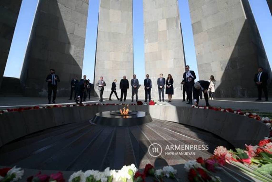 Министр иностранных дел Италии посетил мемориал памяти жертв Геноцида армян