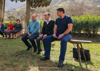 Артак Бегларян посетил сопредельные с линией соприкосновения села Нахиджеваник, Вардадзор и Сарнахпюр