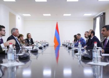 Арарат Мирзоян и делегация парламентской группы дружбы Армении-Великобритании обсудили ситуацию в зоне карабахского конфликта