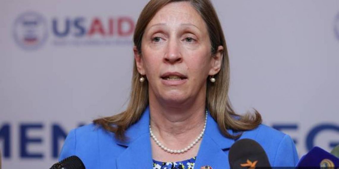 Посол США в Армении встретилась с родными армянских военнослужащих