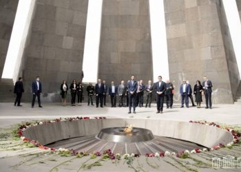 Председатель Парламента Грузии посетил Мемориальный комплекс Цицернакаберда