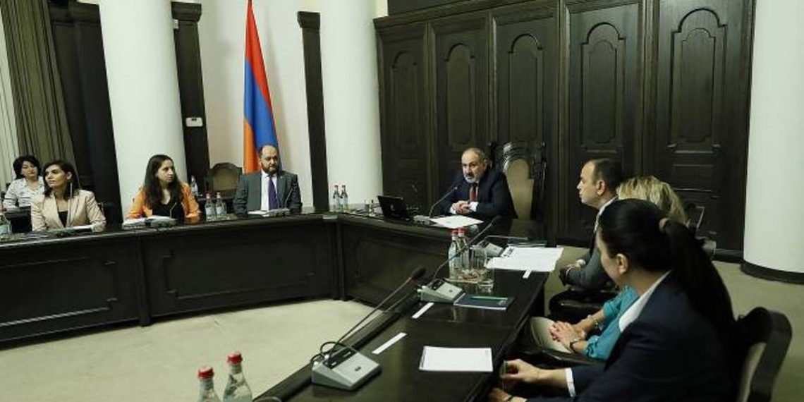 Премьер-министр Пашинян принял участников программы “иГорц”