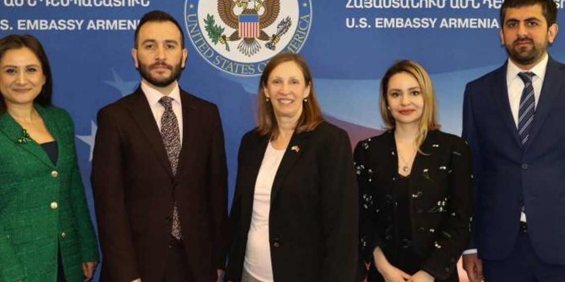 Посол Трейси подтвердила поддержку США переговорам по мирному урегулированию нагорно-карабахского конфликта