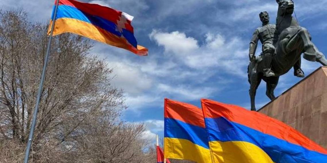 В Гюмри поднят флаг Республики Арцах