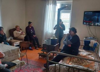 Омбудсмен Арцаха посетил семьи, перемещенные из общины Храморт