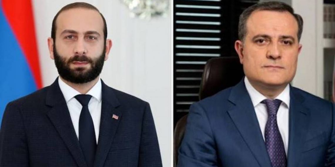 Главы МИД Армении и Азербайджана провели телефонный разговор