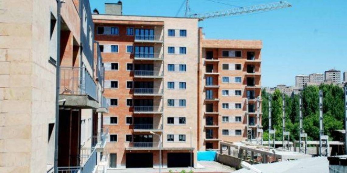 Началась регистрация беженцев из Азербайджана, проживающих в регионах во временных домах