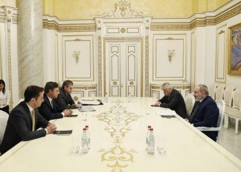 Премьер-министр Армении принял исполнительного директора компании «Корпорасион Америка аэропорты»