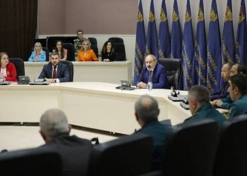 Премьер-министр Пашинян представил аппарату МЧС новоназначенного министра 