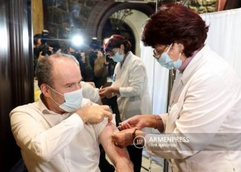 В Армении полную вакцинацию от COVID-19 получило 43,7% взрослого населения: Анаит Аванесян