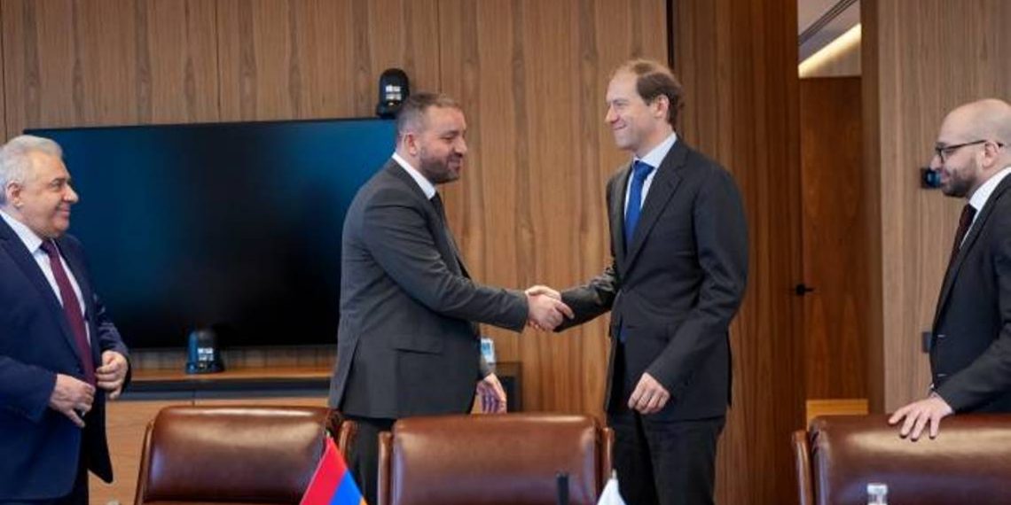 Керобян и Мантуров обсудили восстановление объемов торгового объема между Арменией и Россией