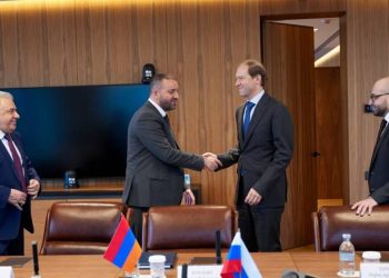 Керобян и Мантуров обсудили восстановление объемов торгового объема между Арменией и Россией