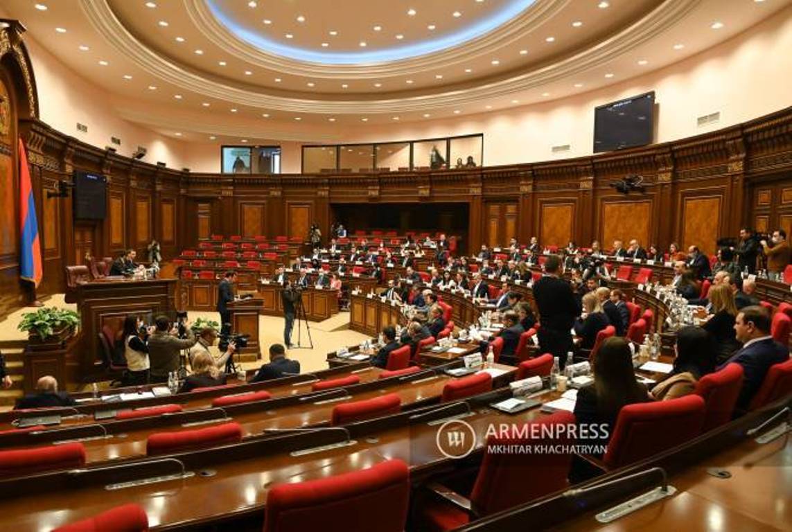 Национальное собрание продолжает работу очередного заседания: намечено выступление Никола Пашиняна
