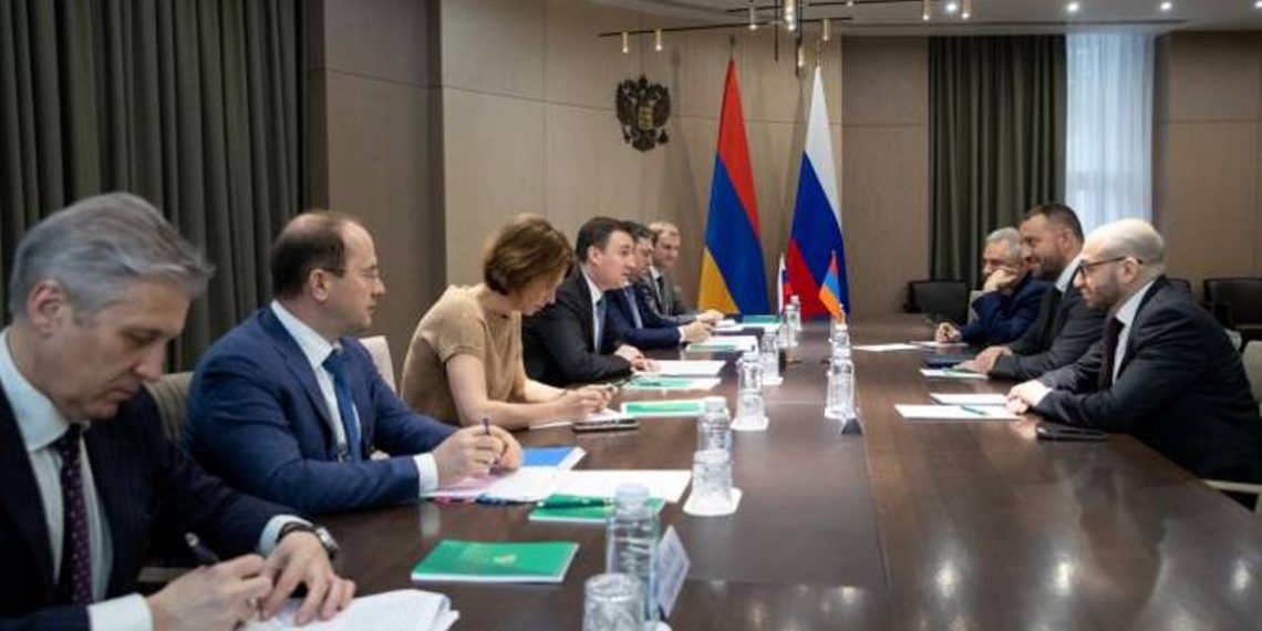 Министр экономики Армении провел встречу с министром сельского хозяйства РФ