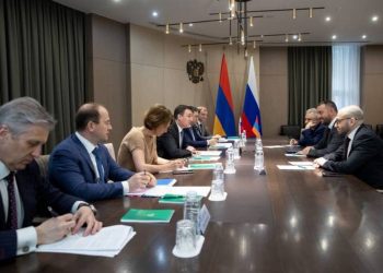 Министр экономики Армении провел встречу с министром сельского хозяйства РФ