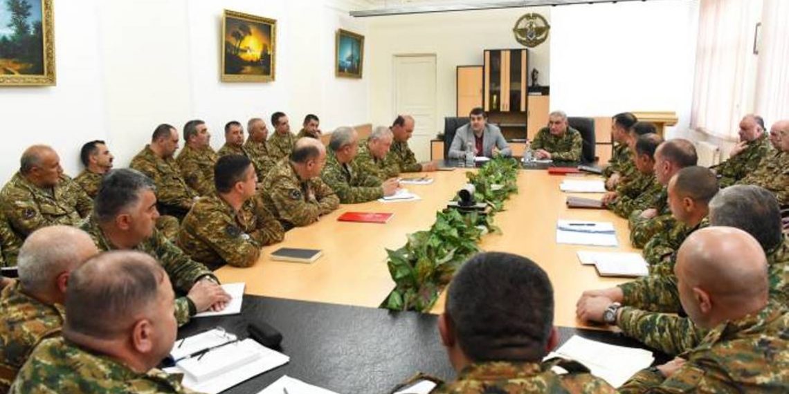 Президент Республики Арцах провел встречу с высшим командным составом Армии обороны