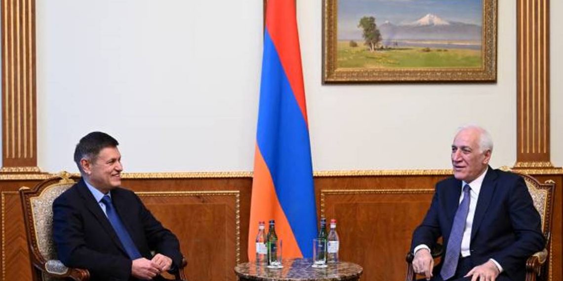 Ваагн Хачатурян принял посла Греции в Армении