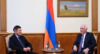 Ваагн Хачатурян принял посла Греции в Армении