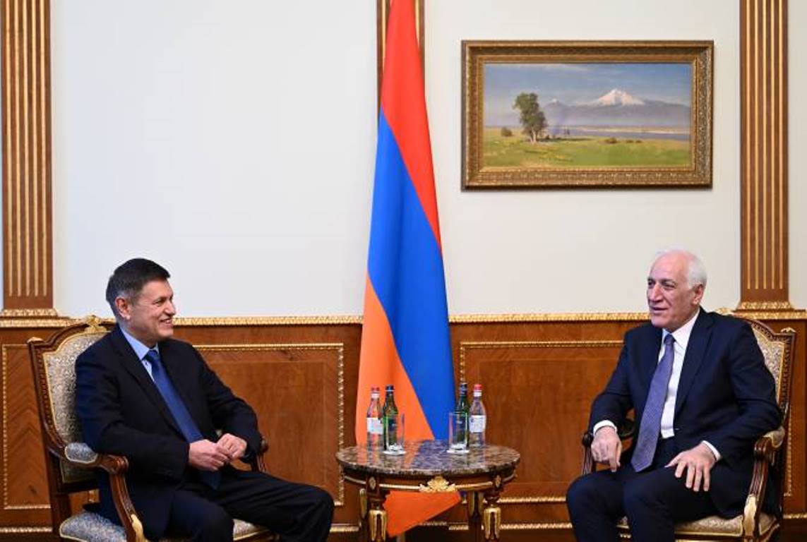 Ваагн Хачатурян принял посла Греции в Армении