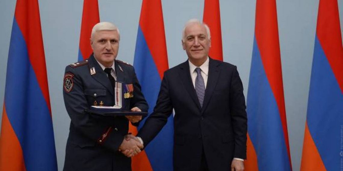 Президент Армении по случаю Дня Полиции вручил группе служащих государственные награды