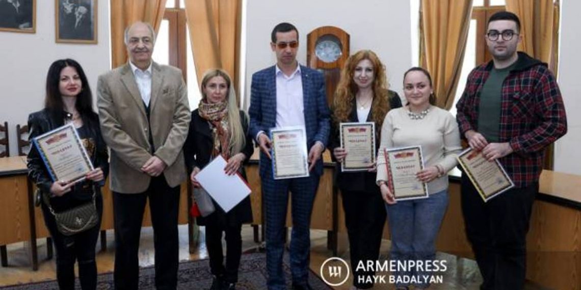 Эдвард Милитонян вручил журналистам почетные грамоты: среди них и корреспондент «Арменпресс»