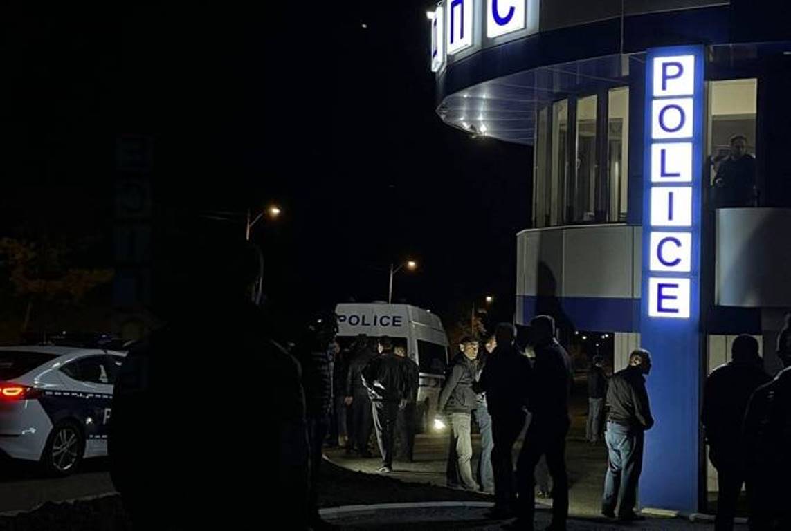 Гражданин открыл прицельную стрельбу в здании ДП Арцаха: один полицейский погиб