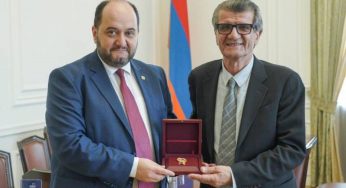 Австралийский меценат армянского происхождения Герос Диланчян награжден памятной медалью премьер-министра Армении