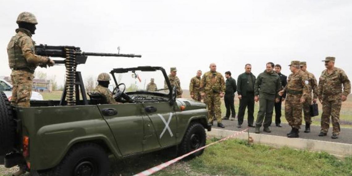 Министр обороны Армении присутствовал на тактических учениях с боевой стрельбой