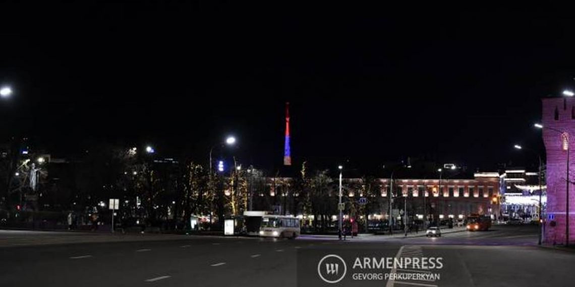 Телебашня Нижнего Новгорода осветилась цветами армянского флага