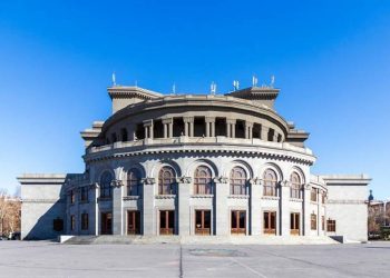 В связи с 107-й годовщиной Геноцида армян оперный театр организует концерт под открытым небом