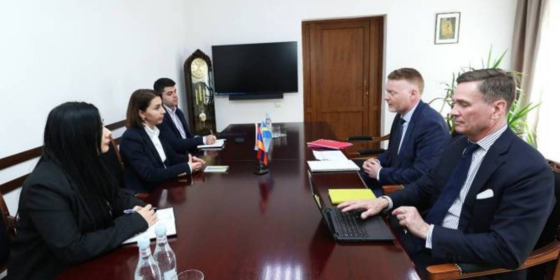 Омбудсмен Армении принял представителей национальных судов Швеции