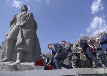 На участке трассы Ванадзор-Ташир под названием Пушкинские повороты установлен памятник Александру Пушкину