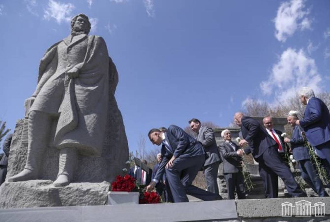 На участке трассы Ванадзор-Ташир под названием Пушкинские повороты установлен памятник Александру Пушкину