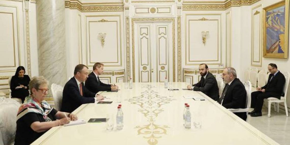 Премьер-министр Армении и Тойво Клаар коснулись вопросов, связанных с разблокированием инфраструры региона