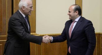 Президент Ваагн Хачатурян принял министра труда и социальных вопросов Армении Нарека Мкртчяна