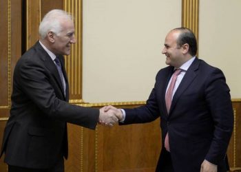 Президент Ваагн Хачатурян принял министра труда и социальных вопросов Армении Нарека Мкртчяна