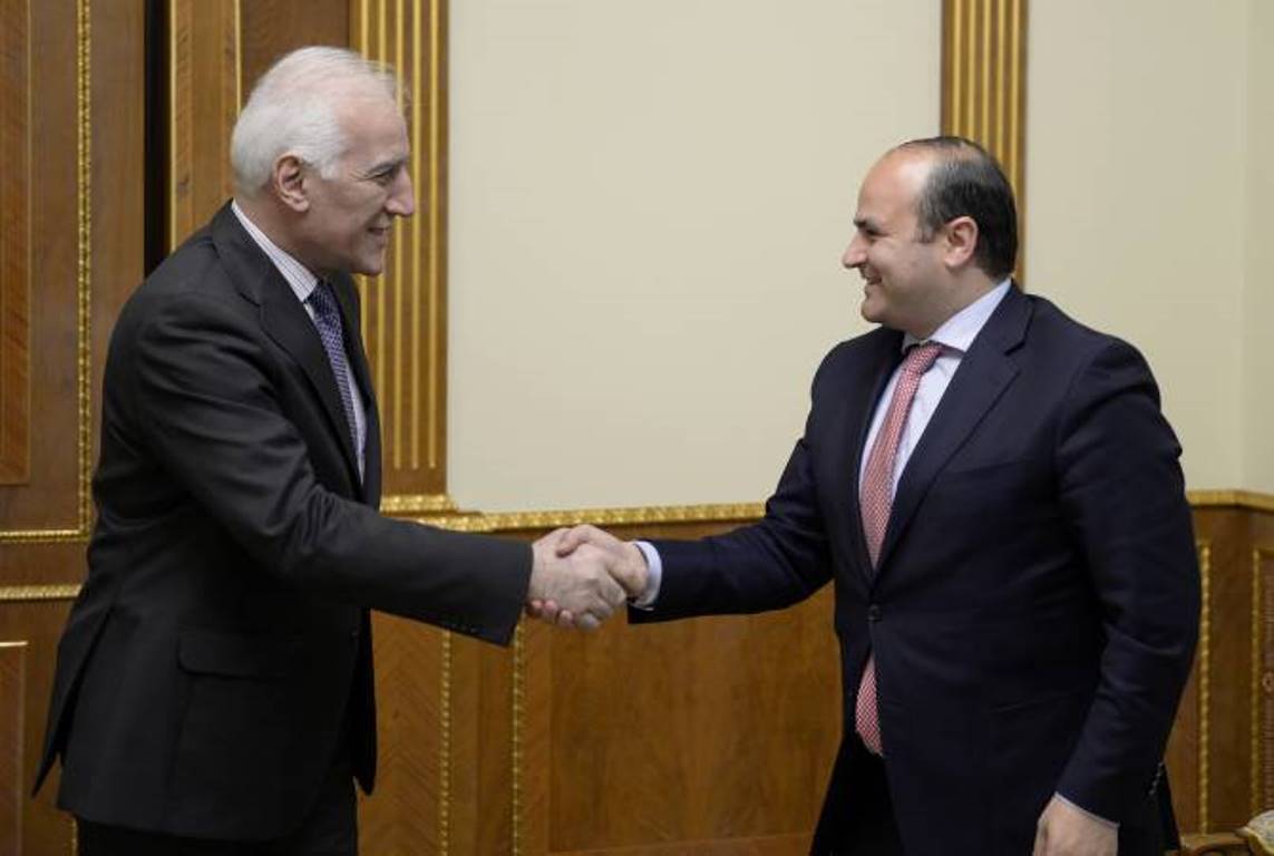 Президент Ваагн Хачатурян принял министра труда и социальных вопросов Армении Нарека Мкртчяна