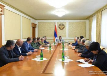 Президент Арцаха представил членам Совбеза и депутатам НС итоги армяно-российских переговоров