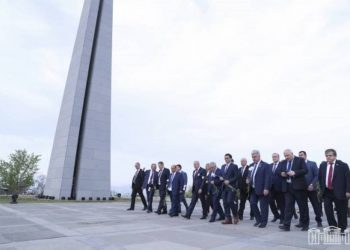 Члены межпарламентской комиссии по сотрудничеству между НС Армении и ФС РФ посетили Мемориал в Цицернакаберде