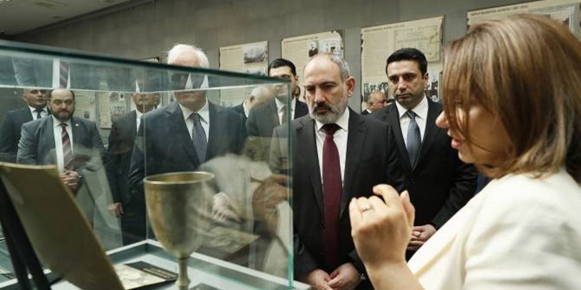 Премьер-министр посетил Музей-институт Геноцида армян