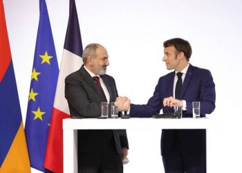 Премьер-министр Армении поздравил Эммануэля Макрона