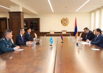 Сурен Папикян и посол Казахстана в Армении обсудили армяно-казахстанское сотрудничество в сфере обороны