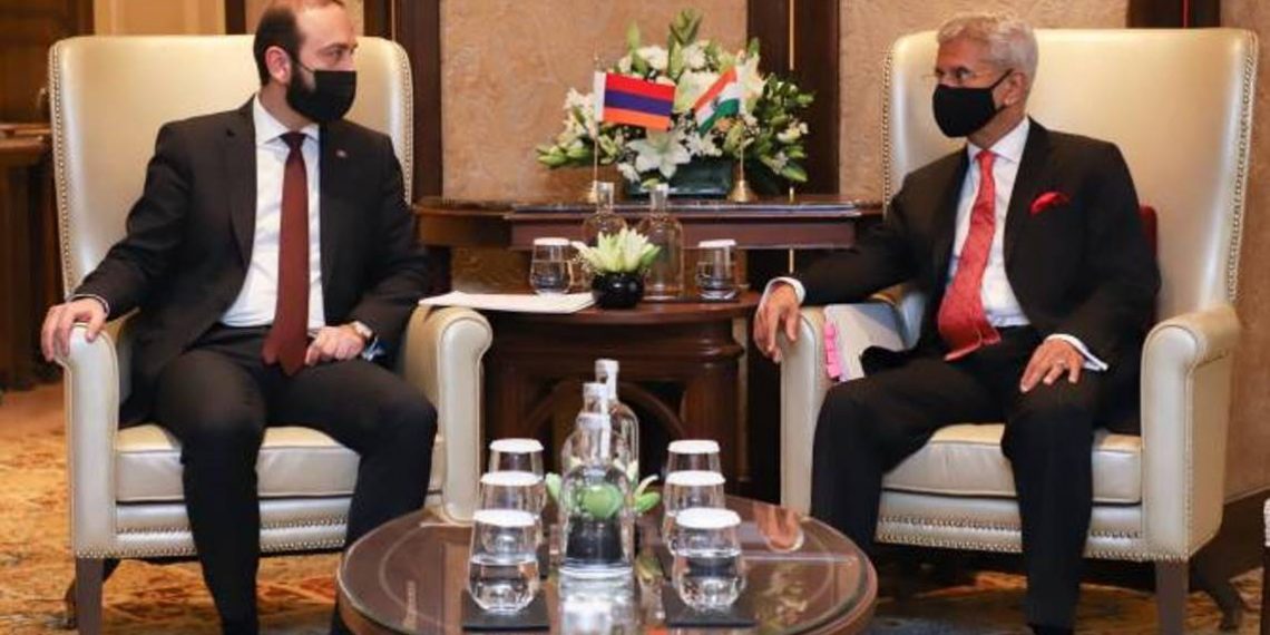 Обсудили сотрудничество в сферах торговли, коммуникаций, культуры и образования: глава МИД Индии о встрече с Мирзояном