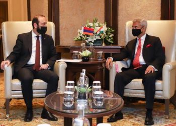 Обсудили сотрудничество в сферах торговли, коммуникаций, культуры и образования: глава МИД Индии о встрече с Мирзояном