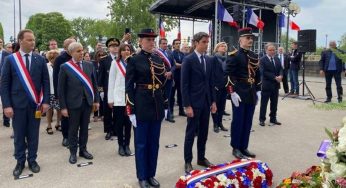 По случаю годовщины Геноцида армян от имени президента Франции возложен венок к памятнику Комитаса в Париже