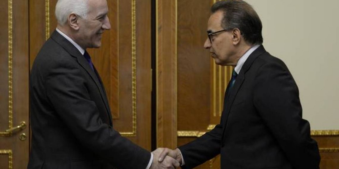 Президент Армении провел прощальную встречу с послом Бразилии в Армении