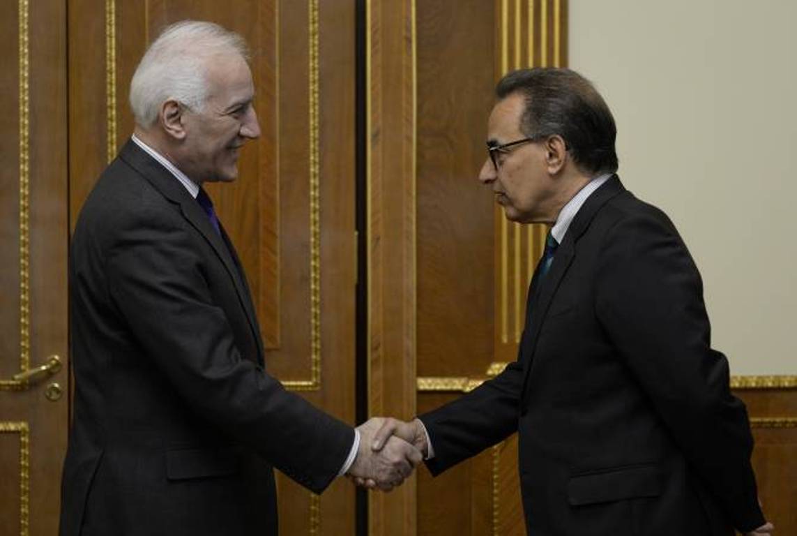 Президент Армении провел прощальную встречу с послом Бразилии в Армении
