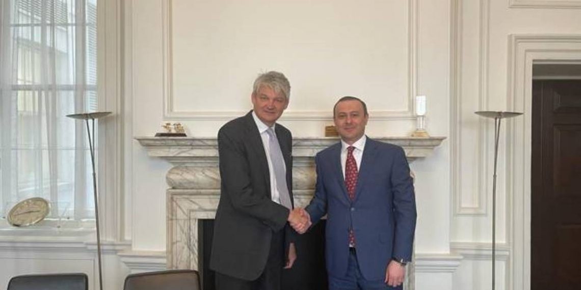 Секретари Совбезов Армении и Великобритании обсудили вопросы повестки двусторонних отношений
